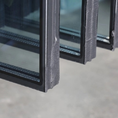 زجاج معزول للحرارة: كفاءة عالية في العزل ، وتعزيز الراحة