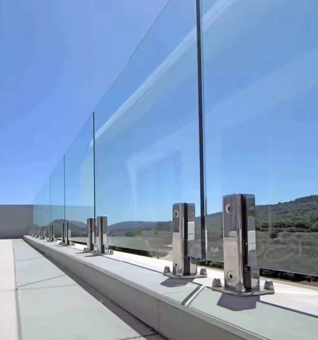 مدونة وتنزيل من الزجاج المقسى