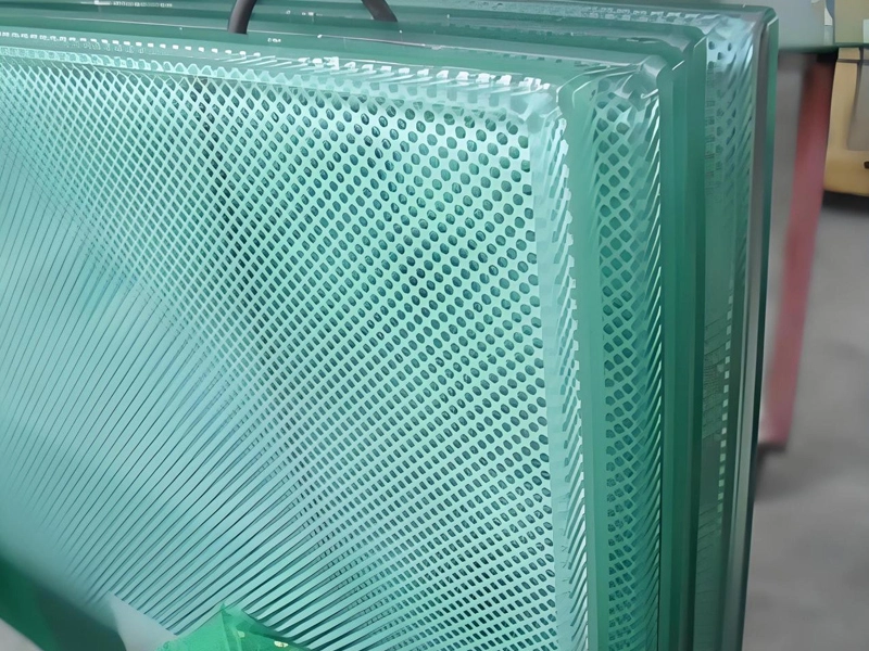 الفرق بين الشاشة الحريرية والزجاج المطبوع الرقمي