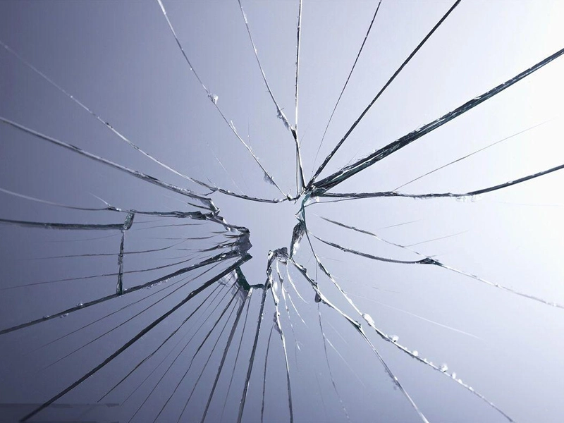 سوف الحرارة كسر الزجاج المقوى تلقائيا ؟