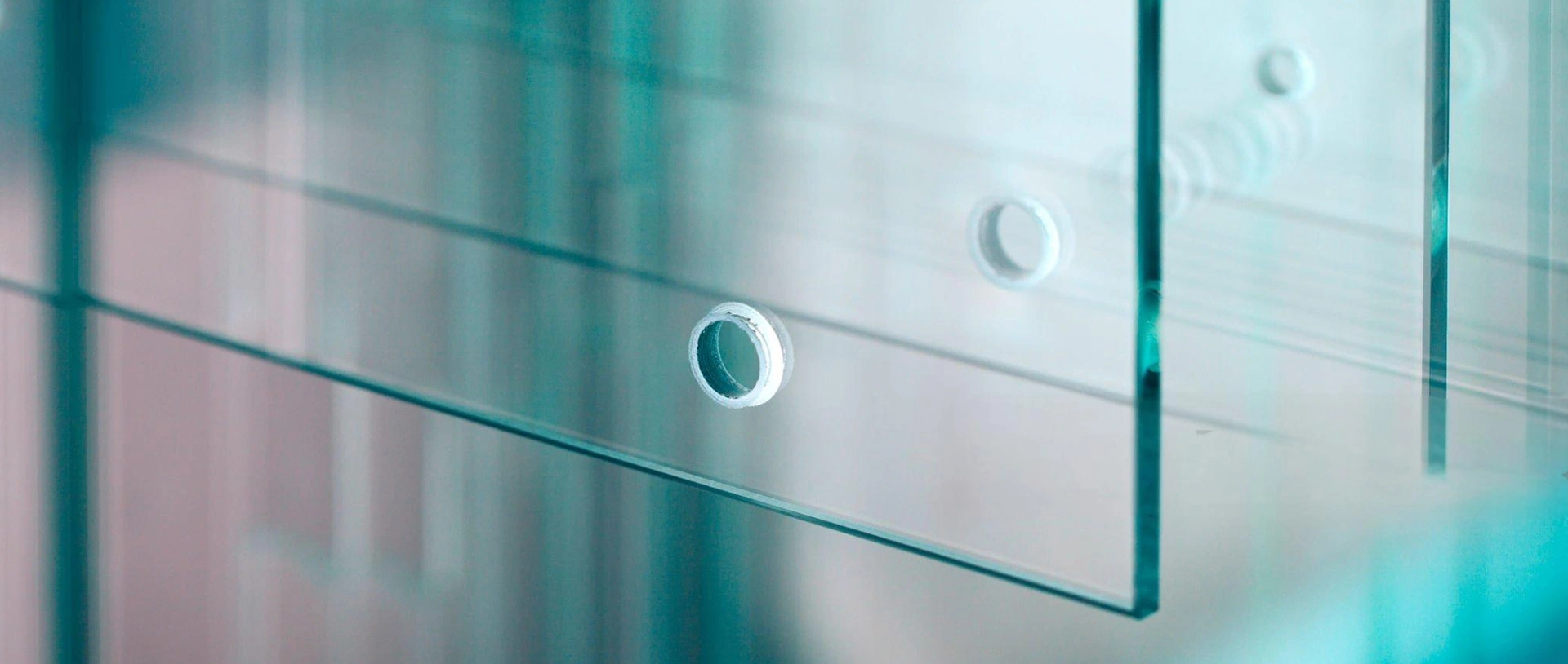 ميزات وتطبيقات الزجاج المعالج حراريا